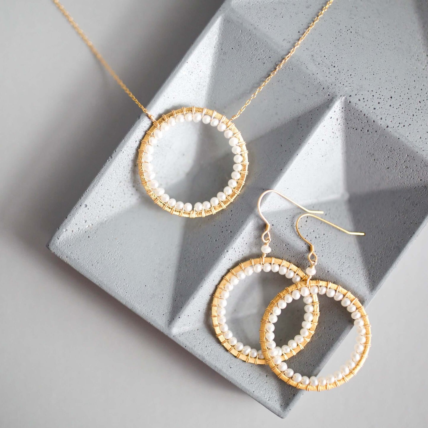 Pearl Gold Mason Circle Earrings